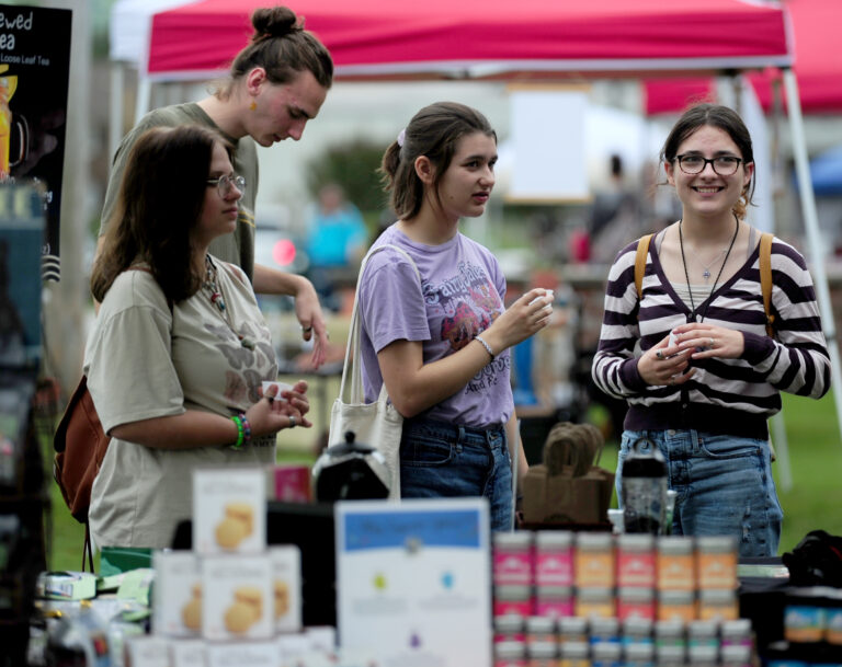 LM Outdoor Market 091022 02